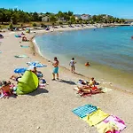 Hébergement de vacances Family Friendly House With A Swimming Pool - Lozice, - 24575