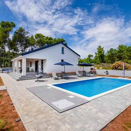 Feriehus Family Friendly House With A Swimming Pool - Lozice, - 24575 *