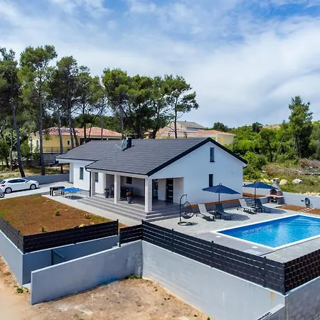Family Friendly House With A Swimming Pool - Lozice, - 24575 Feriehus *