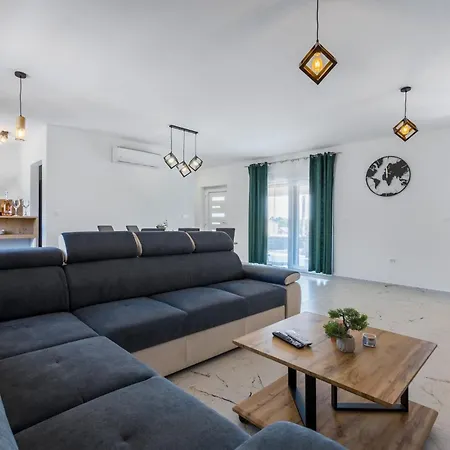 Feriehus Family Friendly House With A Swimming Pool - Lozice, - 24575
