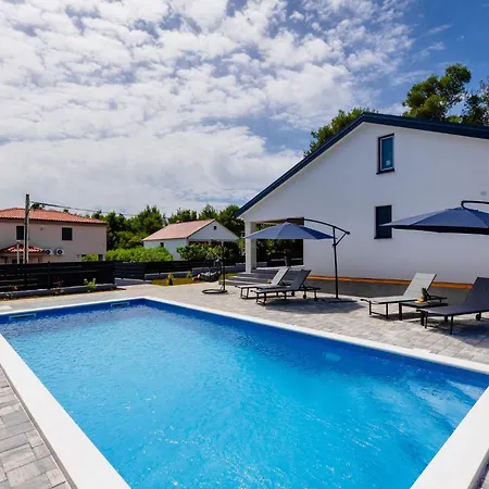 Family Friendly House With A Swimming Pool - Lozice, - 24575 Vir