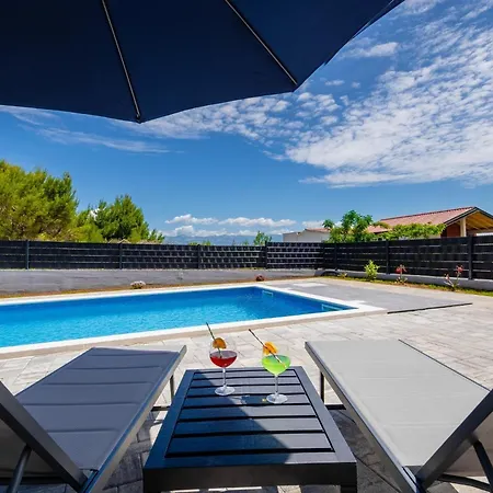 Feriehus Family Friendly House With A Swimming Pool - Lozice, - 24575