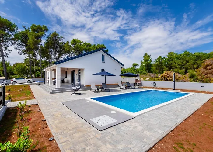 Nyaraló Family Friendly House With A Swimming Pool - Lozice, - 24575 *