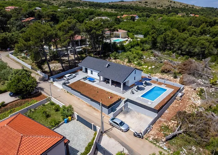 Nyaraló Family Friendly House With A Swimming Pool - Lozice, - 24575