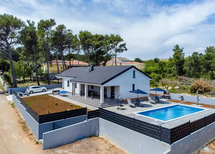 Family Friendly House With A Swimming Pool - Lozice, - 24575 Nyaraló *