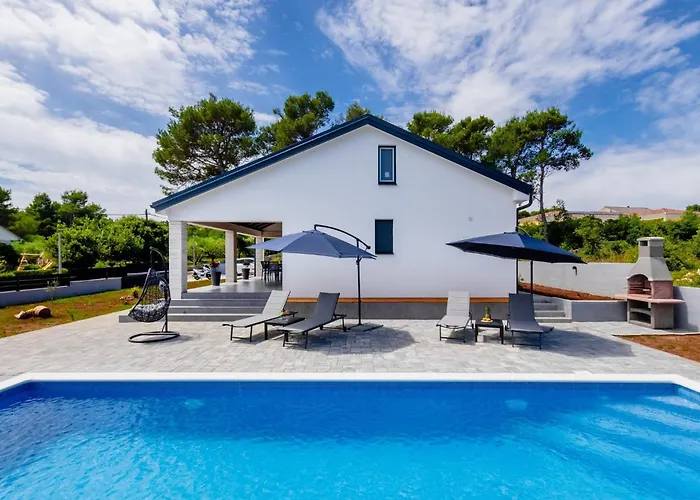 Family Friendly House With A Swimming Pool - Lozice, - 24575 Nyaraló *