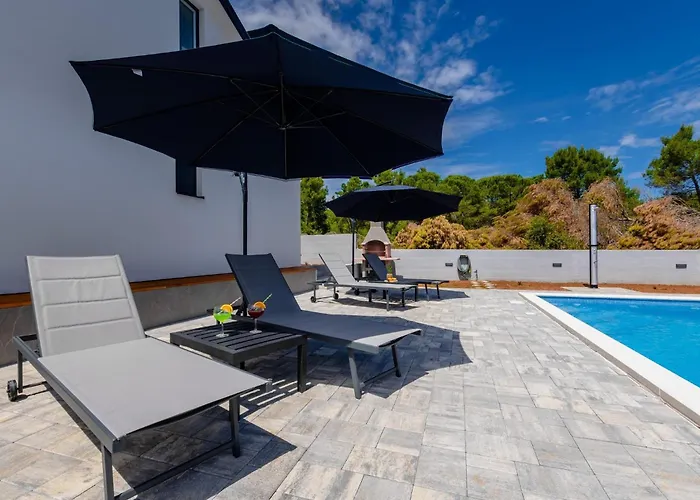 Family Friendly House With A Swimming Pool - Lozice, - 24575 Nyaraló *
