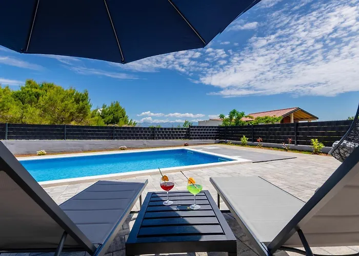 Nyaraló Family Friendly House With A Swimming Pool - Lozice, - 24575
